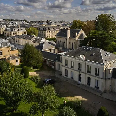 Tiers Lieu De L'ermitage Отель *